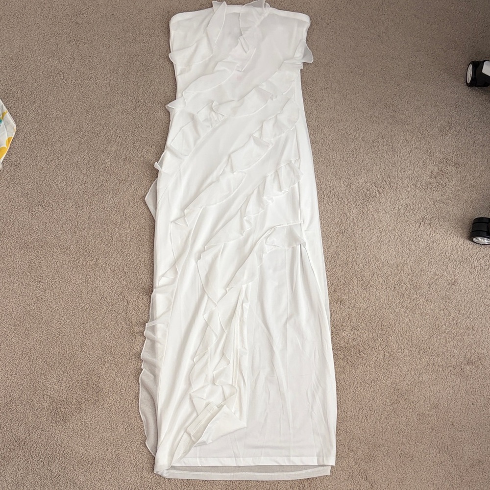 Women’s Medium Elegant Ruffled White Strapless Dress New With Tags